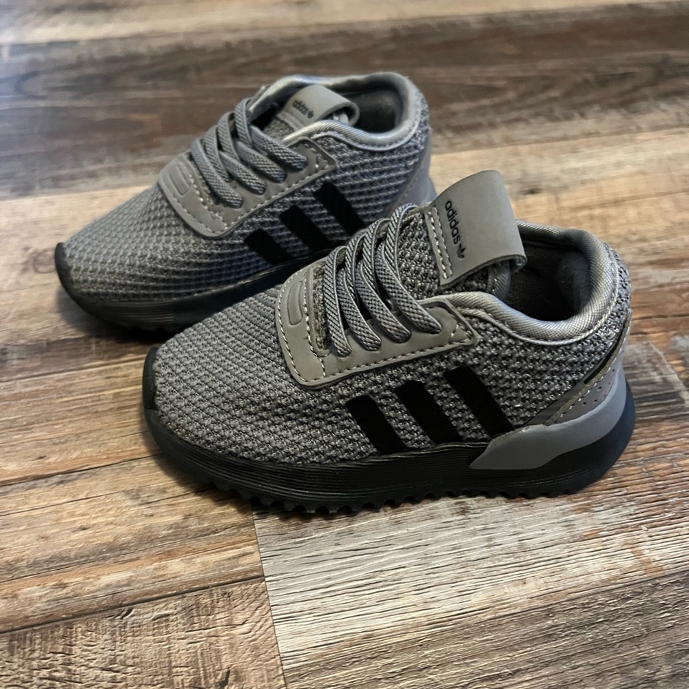 Adidas Grey and Black Toddler Shoes. Size 5.